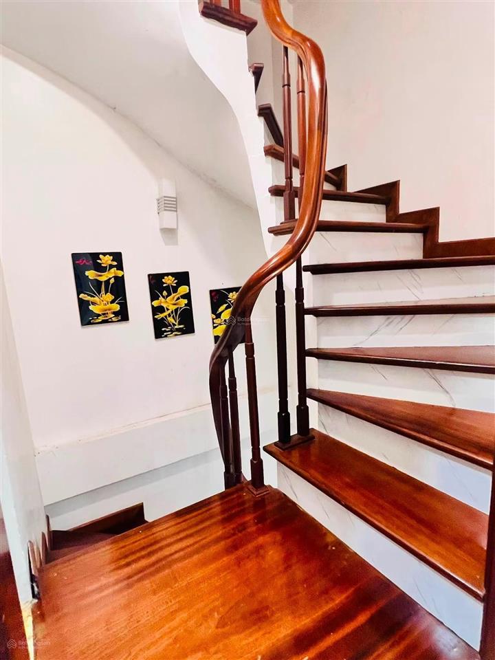 Bán nhà đội cấn, ngõ thông, 20m ra phố, ô tô đỗ sát nhà, xây mới 30m*5 tầng full nt khách về ở ngay