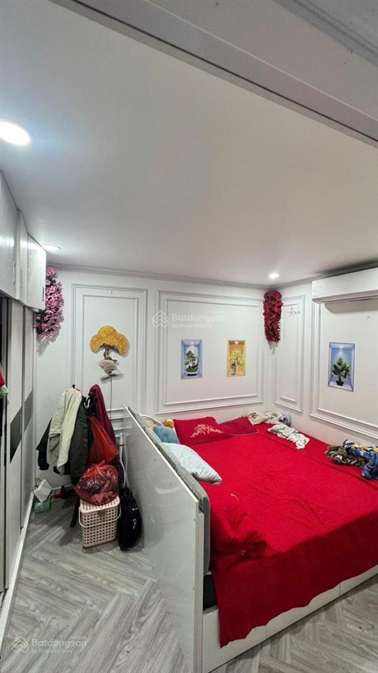 Bán căn hộ cc golden land nguyễn trãi, tầng thấp, 93.1m, 3 ngủ 2 wc tặng full nội thất ở ngay
