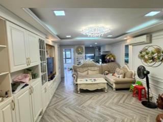 Bán căn hộ cc golden land nguyễn trãi, tầng thấp, 93.1m, 3 ngủ 2 wc tặng full nội thất ở ngay