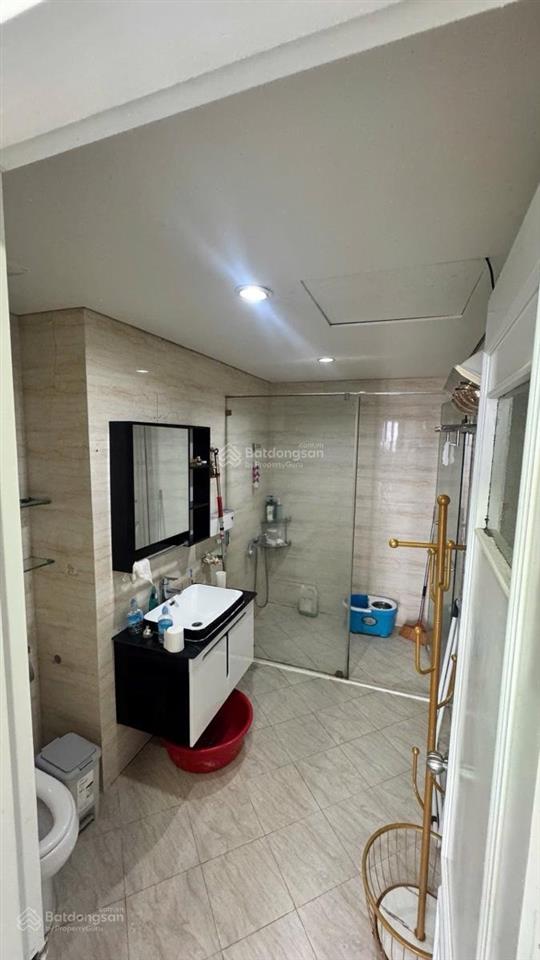 Bán căn hộ cc golden land nguyễn trãi, tầng thấp, 93.1m, 3 ngủ 2 wc tặng full nội thất ở ngay