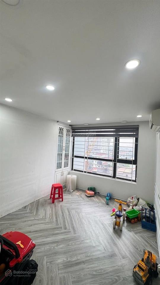 Bán căn hộ cc golden land nguyễn trãi, tầng thấp, 93.1m, 3 ngủ 2 wc tặng full nội thất ở ngay