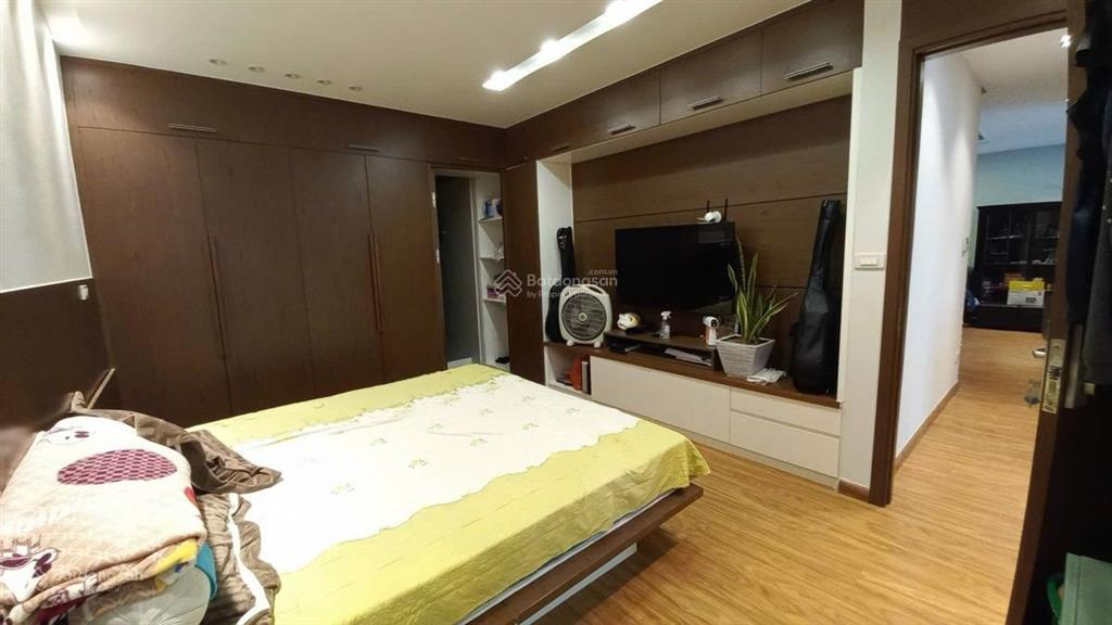 Bán căn hộ no1c goldenland 275 nguyễn trãi, tầng cao view thoáng, 104.1m, 2 ngủ 2wc full nt xịn sò