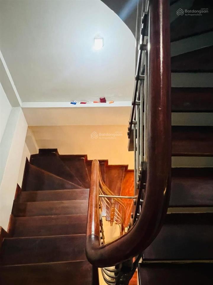 Bán nhà phố đội cấn ngõ thông ba gác, 30m oto đỗ, dân xây 36m2*5tầng full nội thất, khách về ở ngay
