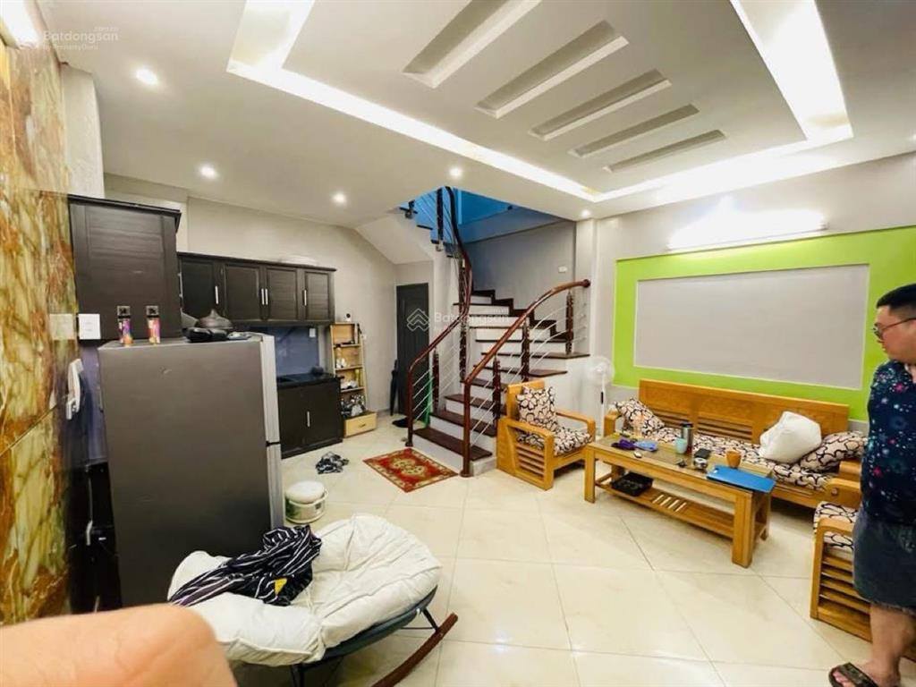 Bán nhà phố đội cấn ngõ thông ba gác, 30m oto đỗ, dân xây 36m2*5tầng full nội thất, khách về ở ngay