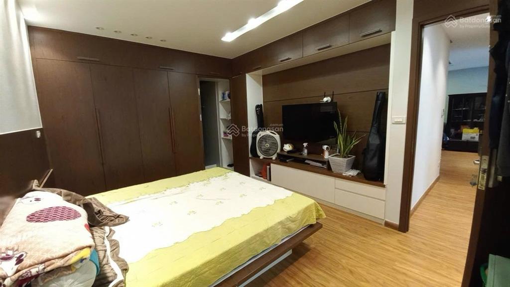 Bán căn hộ cccc golden land 275 nguyễn trãi, 104m, 2 ngủ 2wc, tặng full nội thất, view thoáng