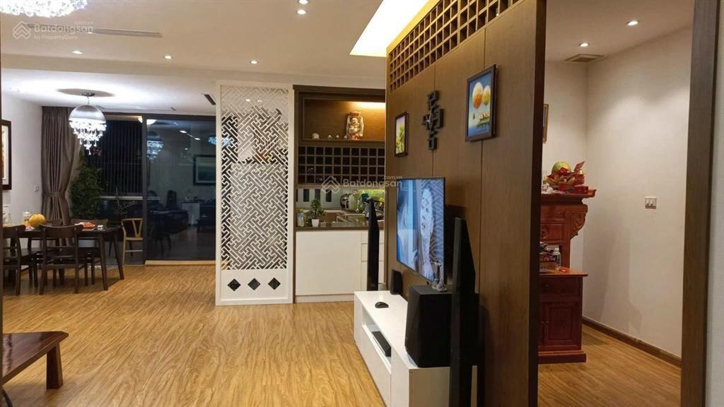 Bán căn hộ cccc golden land 275 nguyễn trãi, 104m, 2 ngủ 2wc, tặng full nội thất, view thoáng