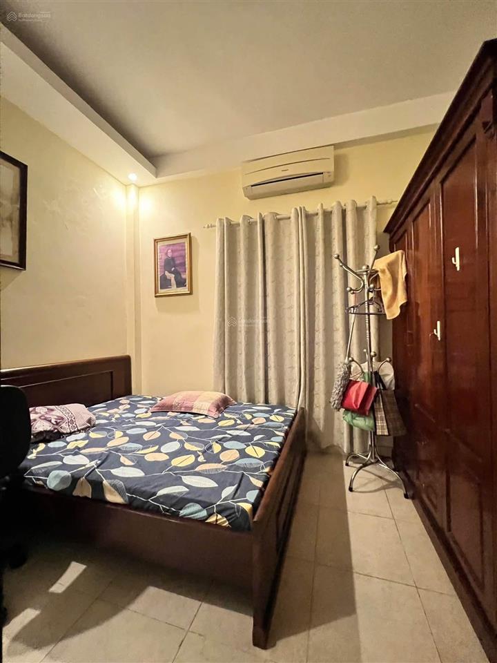 Giảm sốc 1 tỷ, phân lô trần duy hưng, 20m ra hồ oto tránh, dân xây 50m*5t tặng full nt về ở ngay