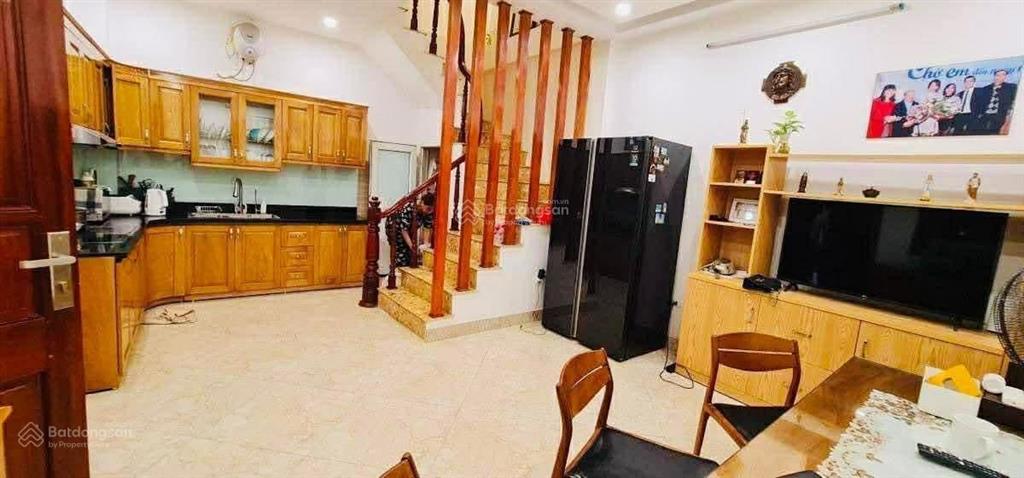 Hiếm!! nhà phố đào tấn, ngõ thông ba gác, gần phố ô tô tránh, dân xây 35m*5t tặng nt về ở ngay