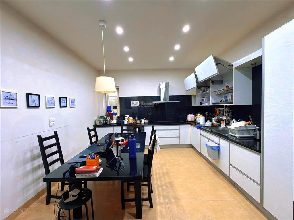Bán nhà phố võng thị, gần hồ tây, 2 thoáng trước sau, ngõ thông. dân xây 65m*5 tầng tặng full nt