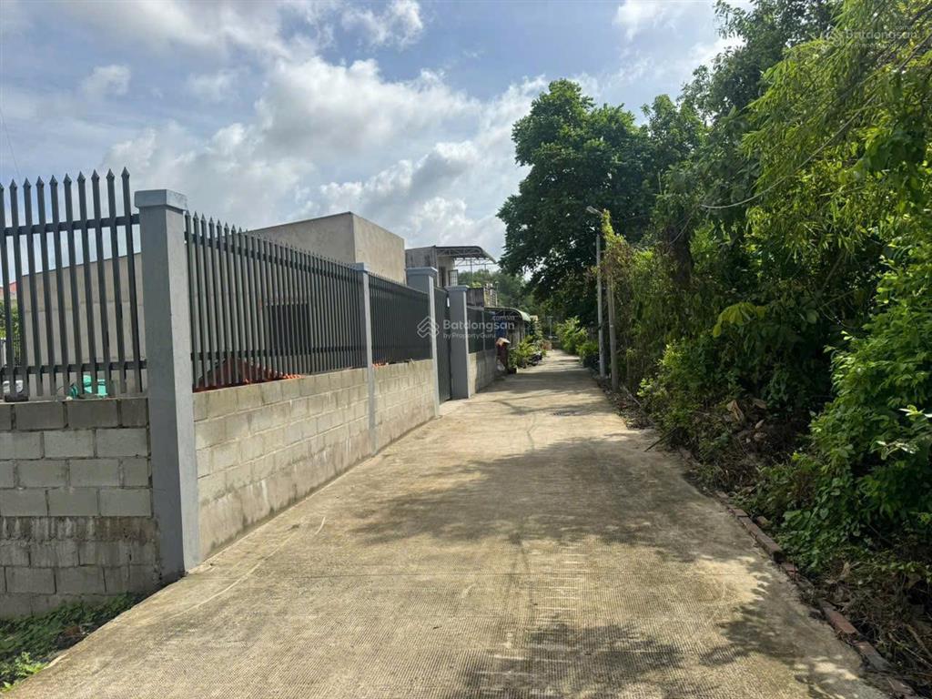 Bán lỗ lô đất 458m2, nguyễn văn ni ngay thị trấn. 600tr, shr