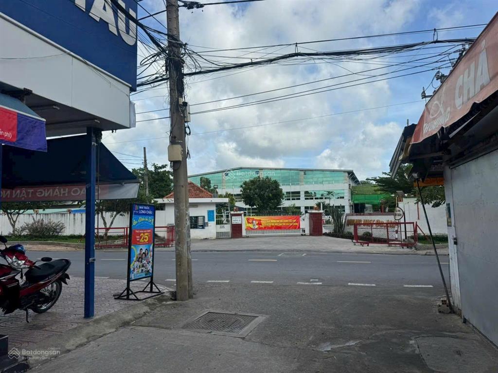 Bán lỗ lô đất 458m2, nguyễn văn ni ngay thị trấn. 600tr, shr