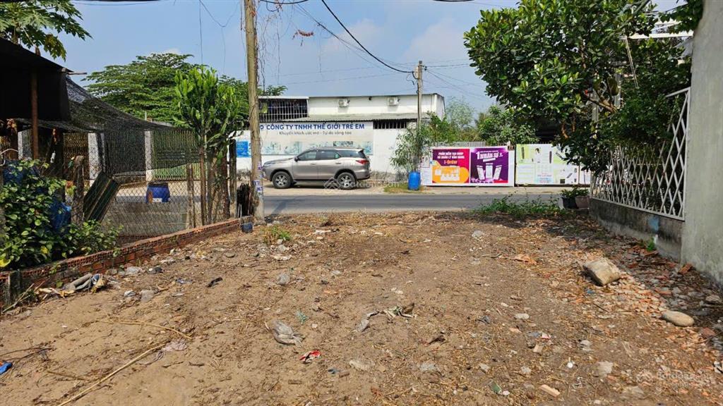 Mặt tiền suối lội 273m2. chủ gửi 1 tỷ 150, bớt lộc