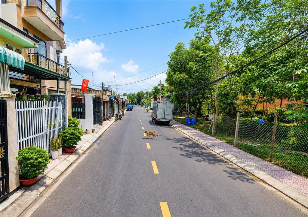Đất thị trấn củ chi. mặt tiền đường nhựa. shr. 720 triệu
