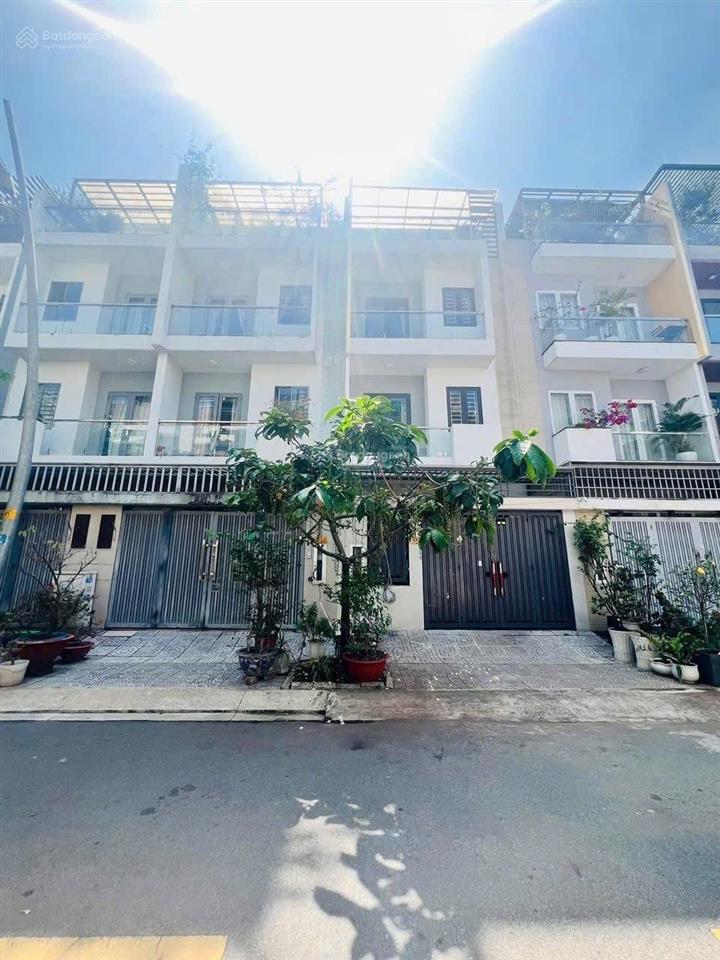 Chính chủ ngộp cần bán nhà phố kdc jamona city q7 5x17m, giá 13,9 tỷ full nội thất.  0909 127 ***