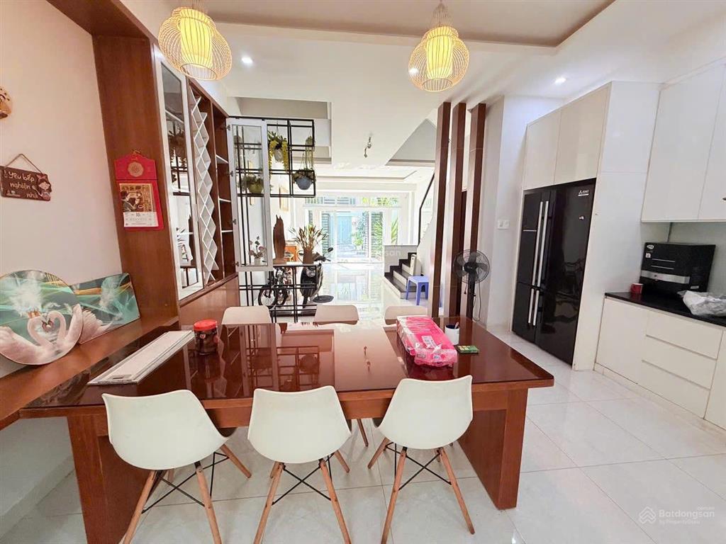 Chính chủ ngộp cần bán nhà phố kdc jamona city q7 5x17m, giá 13,9 tỷ full nội thất.  0909 127 ***