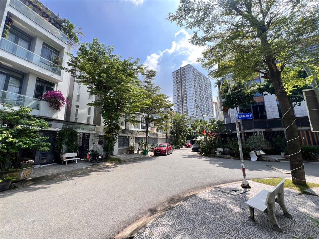 Chính chủ ngộp cần bán nhà phố kdc jamona city q7 5x17m, giá 13,9 tỷ full nội thất.  0909 127 ***