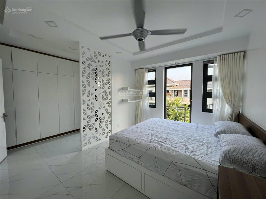 Chủ trả bank cần bán gấp căn nhà phố giá tốt nhất khu compound lavila nhà bè, giá 11 tỷ.