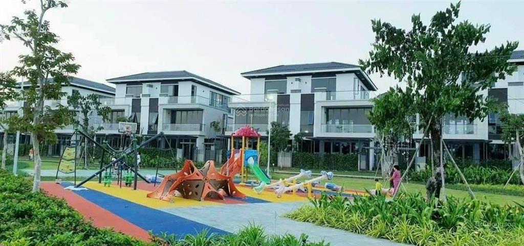 Chủ trả bank cần bán gấp căn nhà phố giá tốt nhất khu compound lavila nhà bè, giá 11 tỷ.
