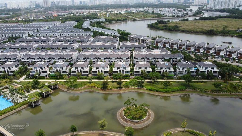 Chủ trả bank cần bán gấp căn nhà phố giá tốt nhất khu compound lavila nhà bè, giá 11 tỷ.