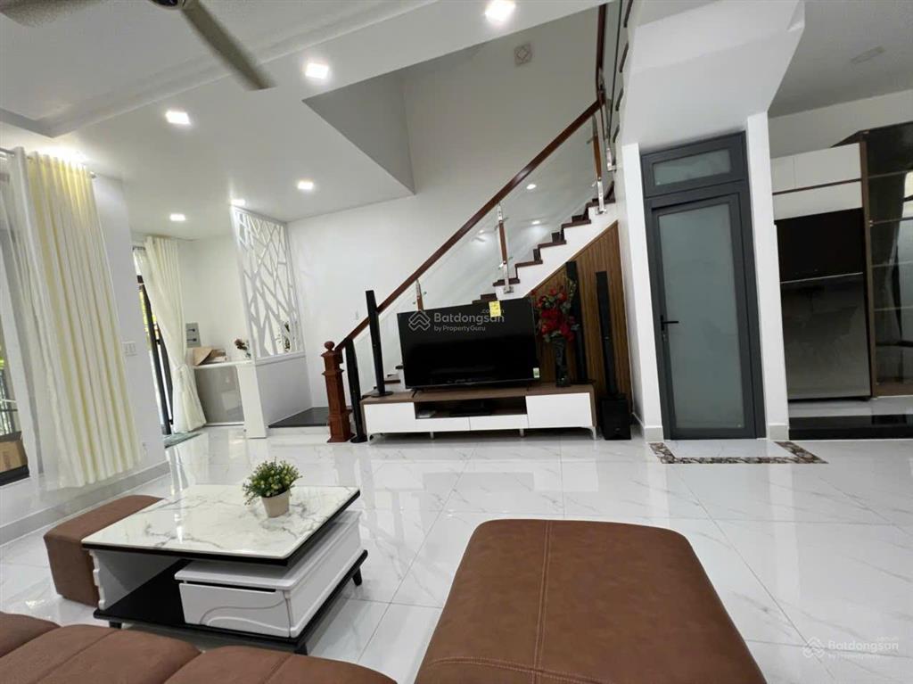Chủ trả bank cần bán gấp căn nhà phố giá tốt nhất khu compound lavila nhà bè, giá 11 tỷ.