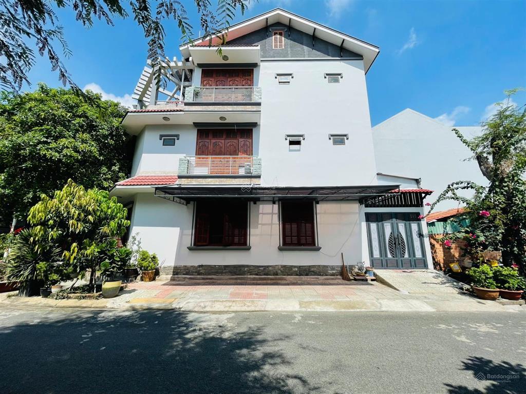 Cần bán nhanh đất biệt thự sadeco ven sông q7, dt 12.5x18.5m, giá tốt nhất khu 35 tỷ.  0909 127 ***