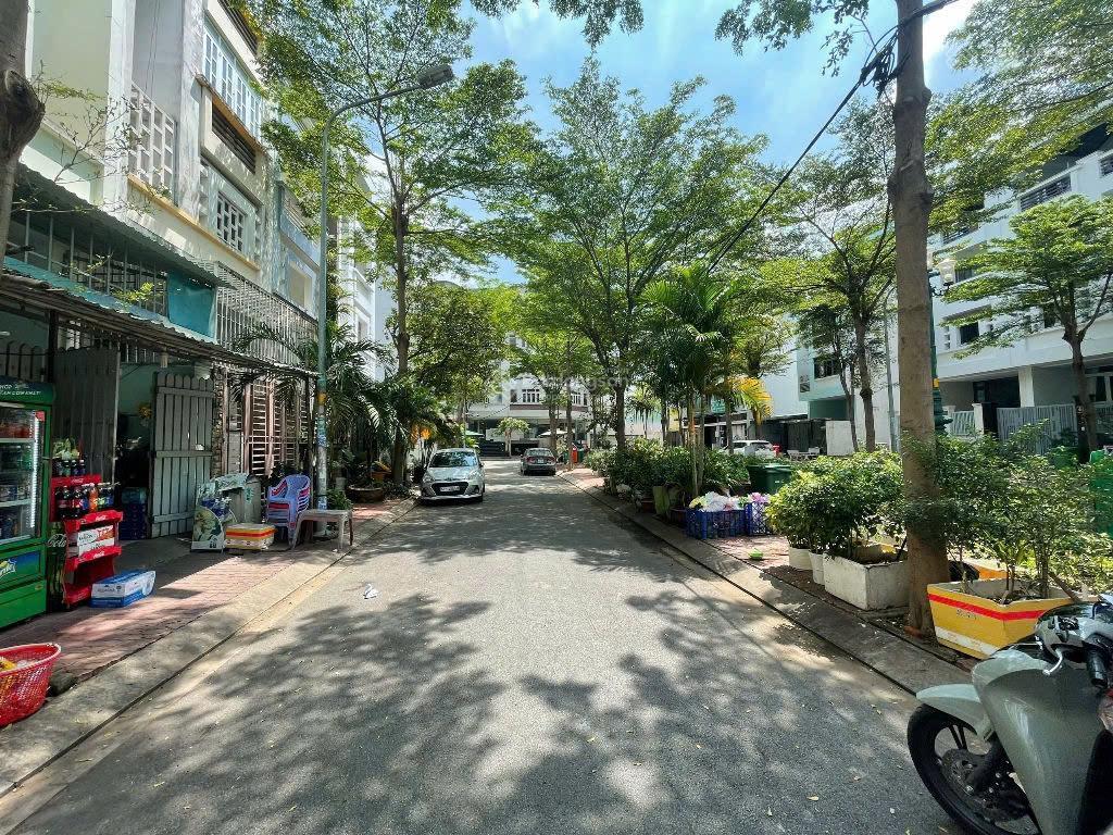 Chính chủ bán gấp cam kết rẻ nhất khu 24 tỷ đất biệt thự 10x20m, kdc kim sơn kế lotte mark, q.7