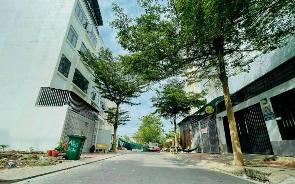 Chính chủ bán gấp cam kết rẻ nhất khu 24 tỷ đất biệt thự 10x20m, kdc kim sơn kế lotte mark, q.7