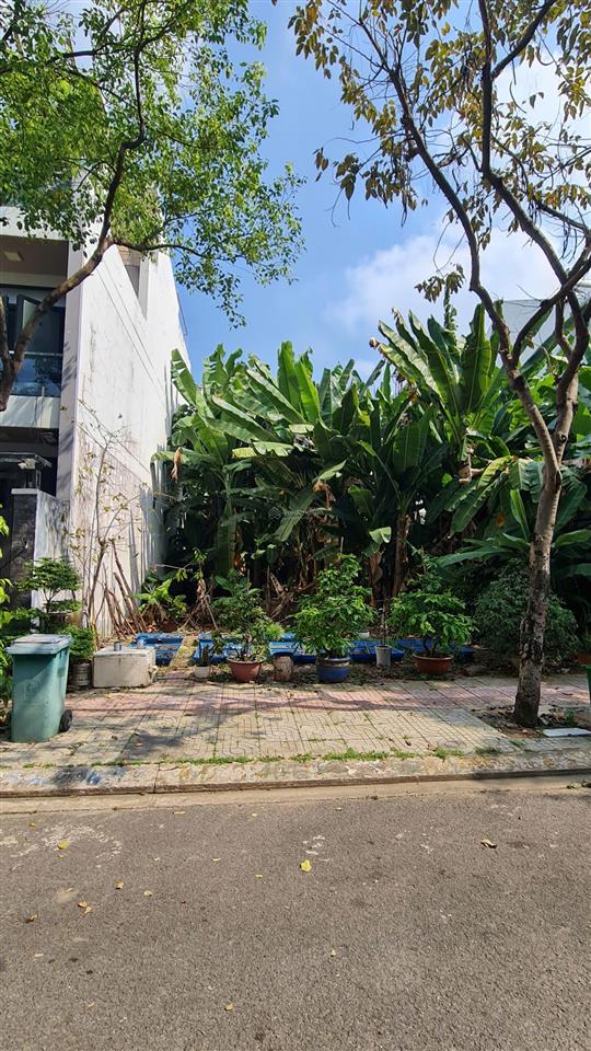 Cần tiền bán gấp đất biệt thự sadeco ven sông q7, dt 7x18m, giá tốt khu 17 tỷ.  0909 127 ***