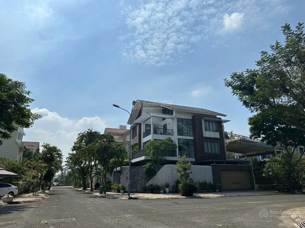 Cần tiền bán gấp đất biệt thự sadeco ven sông q7, dt 7x18m, giá tốt khu 17 tỷ.  0909 127 ***