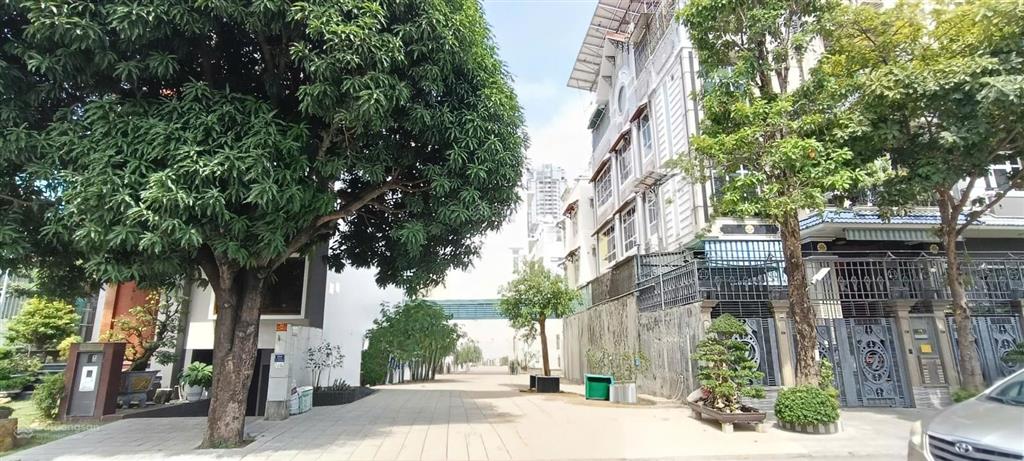 Bán nhanh lô đất biệt thự 10x20m, giá 36 tỷ rẻ nhất khu đô thị him lam quận 7.  0909 127 ***