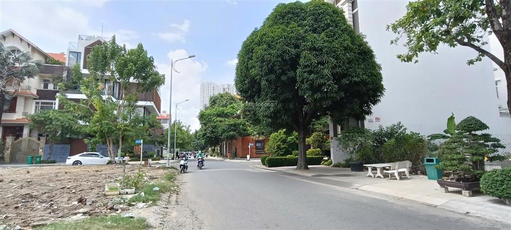 Bán nhanh lô đất biệt thự 10x20m, giá 36 tỷ rẻ nhất khu đô thị him lam quận 7.  0909 127 ***