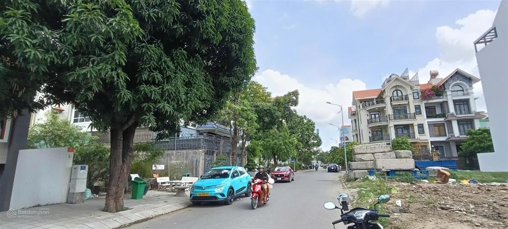 Bán nhanh lô đất biệt thự 10x20m, giá 36 tỷ rẻ nhất khu đô thị him lam quận 7.  0909 127 ***