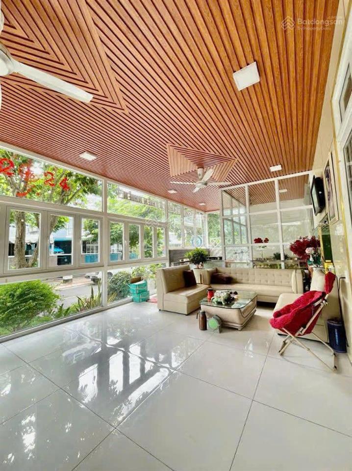 Chủ đi định cư cần bán biệt thự góc 2 mt 10x18m, giá 28 tỷ kdc jamona golden silk q7