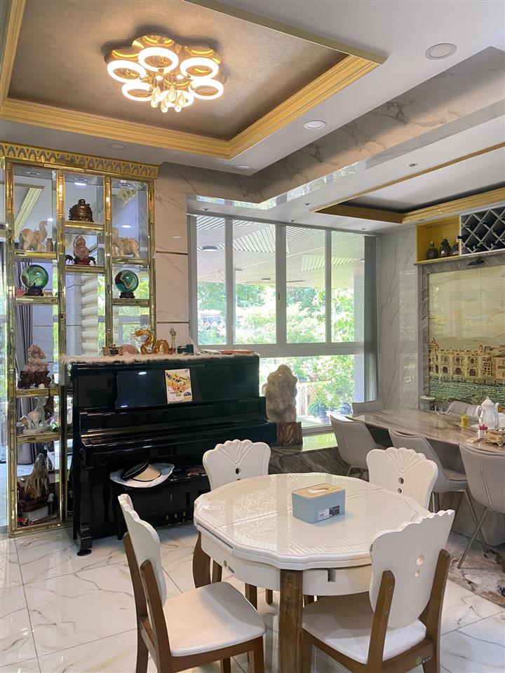 Chủ đi định cư cần bán biệt thự góc 2 mt 10x18m, giá 28 tỷ kdc jamona golden silk q7