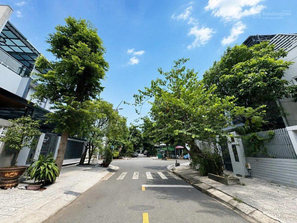 Hàng hiếm chính chủ bán kdc jamona city biệt thự 9x17m, nhà đẹp, sổ hồng 22,8 tỷ