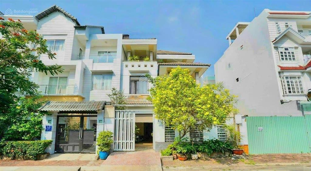Chính chủ đi định cư bán gấp đất biệt thự giá 23 tỷ, dt 8 x 22m  kdc nam long trần trọng cung