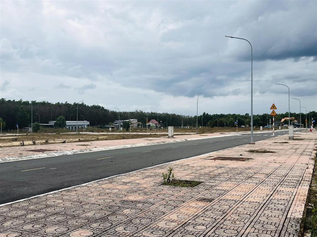 Đất cắt lỗ cách sân bay long thành 3kmdiện tích 120m2 giá 13/m2 chưa chiết khấu sổ sẵn sang tay