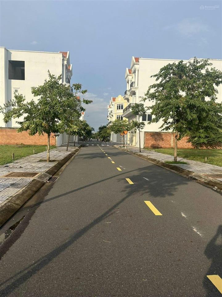 Đồng nai lên thành phố trực thuộc trung ương  2 lô cần bán 120m2  giá 1ty3/nền sổ hồng sang tên