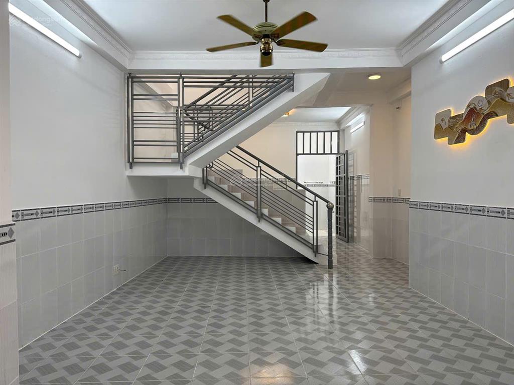 Bán nhà mới 3 tầng  ngang 5x13m nh 5,3m hxh phú thọ hòa  lũy bán bích  khu an ninh, dân trí cao