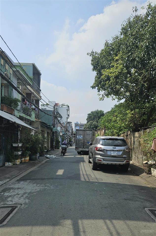 Nhà mới ngang 5m x 13m vuông vứchẻm 7m vườn lài xe hơi tranh nhauchưa qua đầu tư