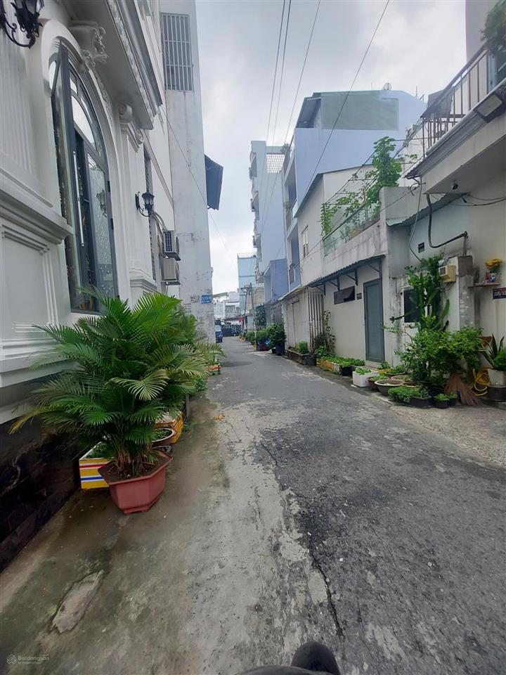 Nhà mới xây 5 tầng tặng full nội thất hxh 6m lê sát  gò dầu hướng ra chợ tân hương nhà ngang 4,5m