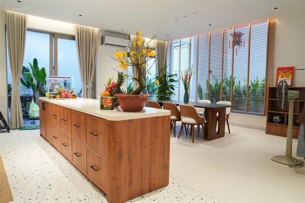 Biệt thự hiện đại kdc bộ công an quận 7  3 tầng. 9 x 17,5  đường 10m có vỉa hè  18,9 tỷ