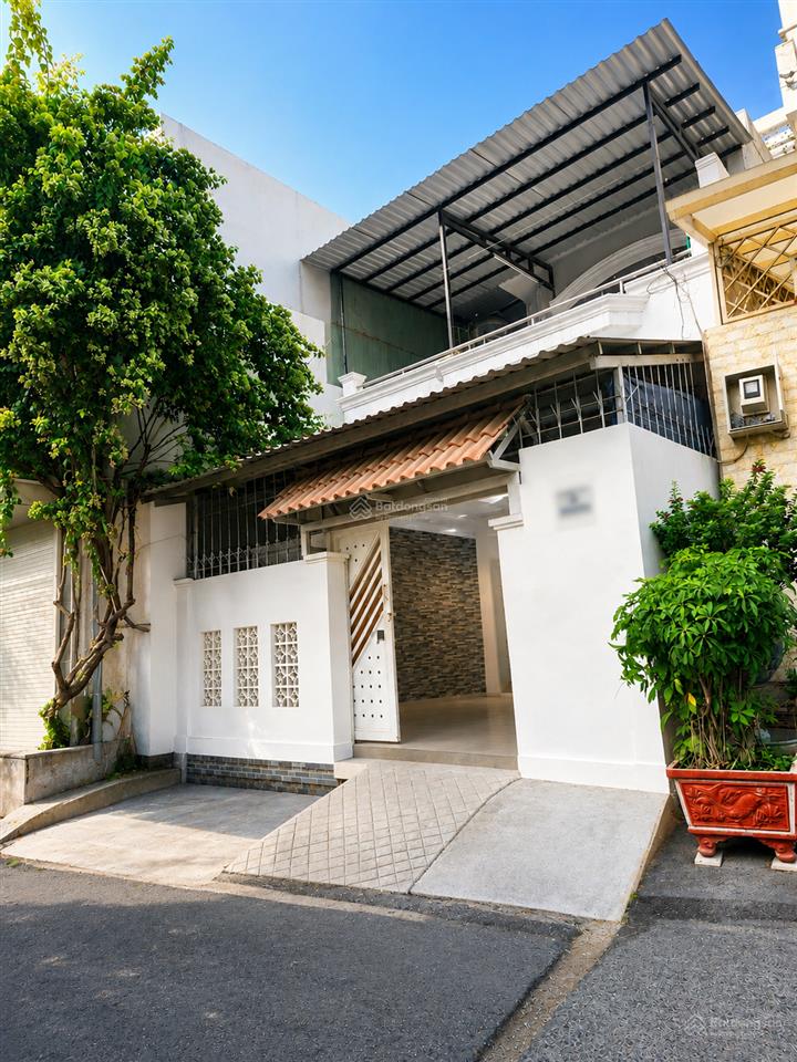 Bán nhà 2 tầng kiên cố, 5,5x17, hẻm 8m xe hơi tránh nhau thông huỳnh tấn phát quận 7. 9,6 tỷ