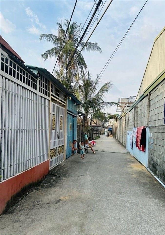 Bán nhà rợp bóng mát nguyễn thị thập q7 125\text{ m}^2 sân rộng, hẻm ô tô giá 14.15 tỷ