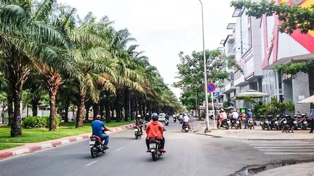 Bán tòa nhà mặt tiền kdc trung sơn hầm + 5 tầng + thang máy dt 200m doanh thu 140 triệu/tháng