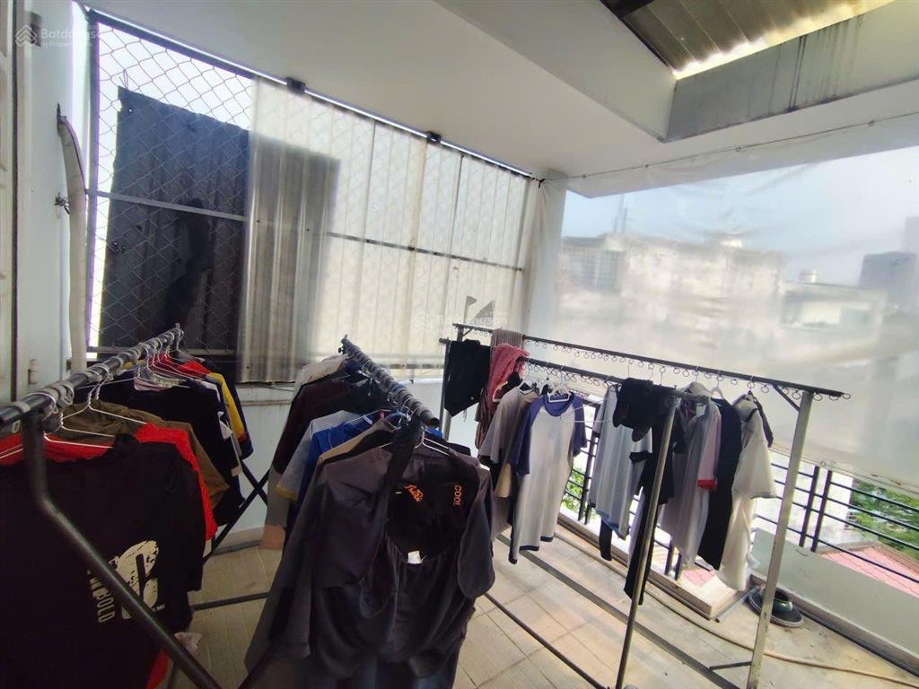 Phòng rộng cửa sổ thông thoáng, khu vực yên tĩnh