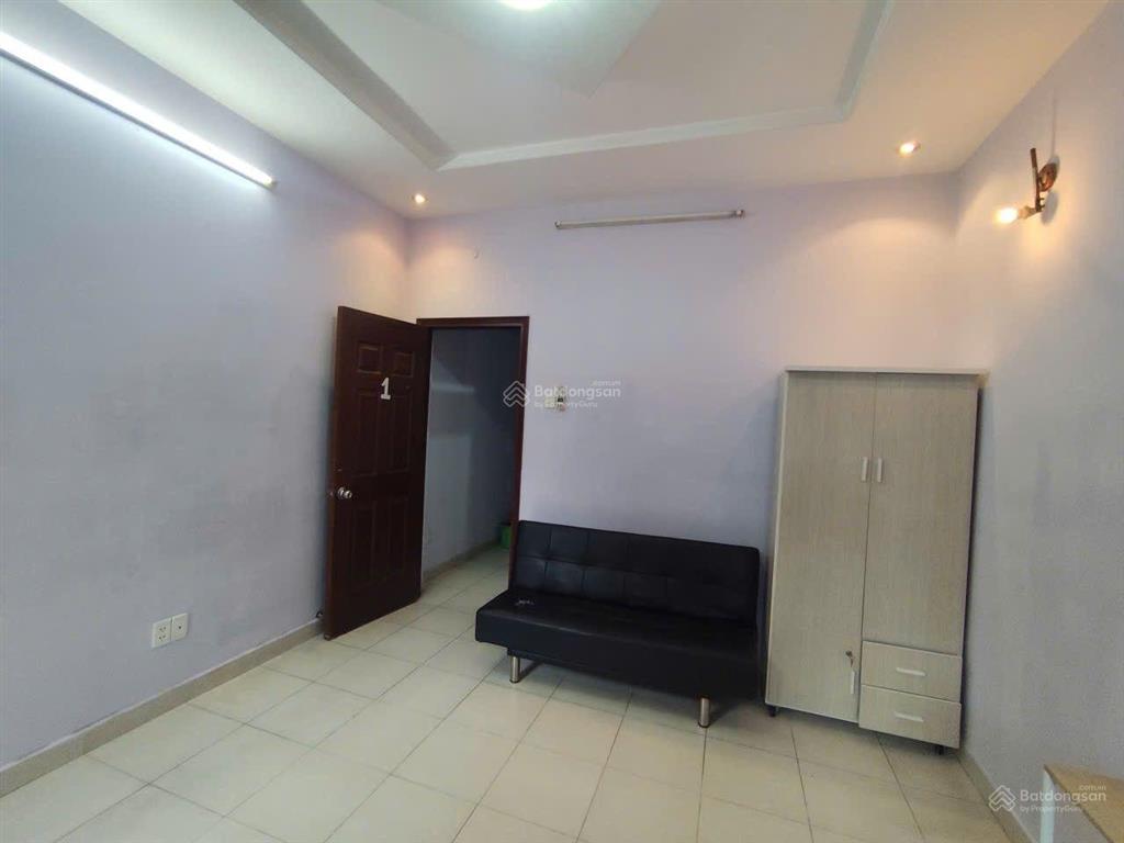 Chuyển chỗ làm, cần bán phòng ban công