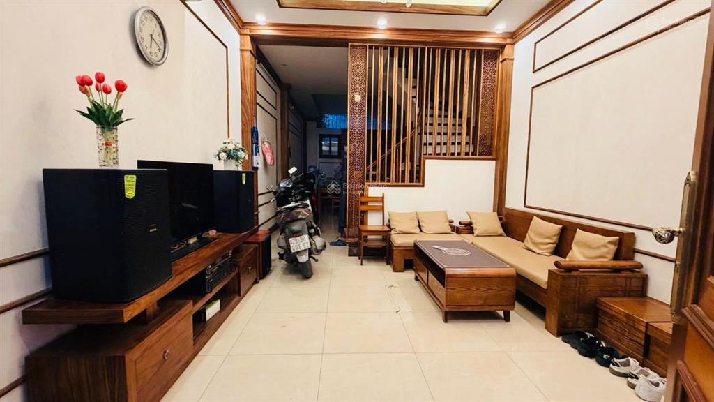 Nhà phân lô  gần ngoại giao đoàn  ô tô đỗ cửa  full nội thất