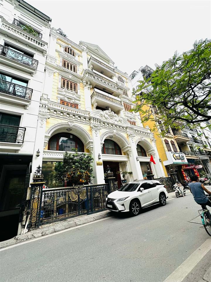 Bán tòa căn hộ dòng tiền phố linh lang ba đình 110m2 9tầng mt11m dòng tiền 2.5 tỷ/năm giá67,5tỷ