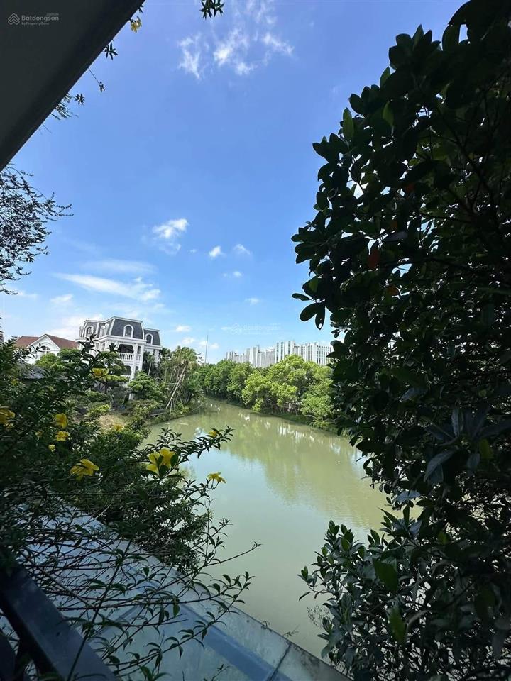 Vip vinhome riverside bằng lăng 500m view sônghồ quanhthang máy hầm nội thất luxury giá 295tỷ
